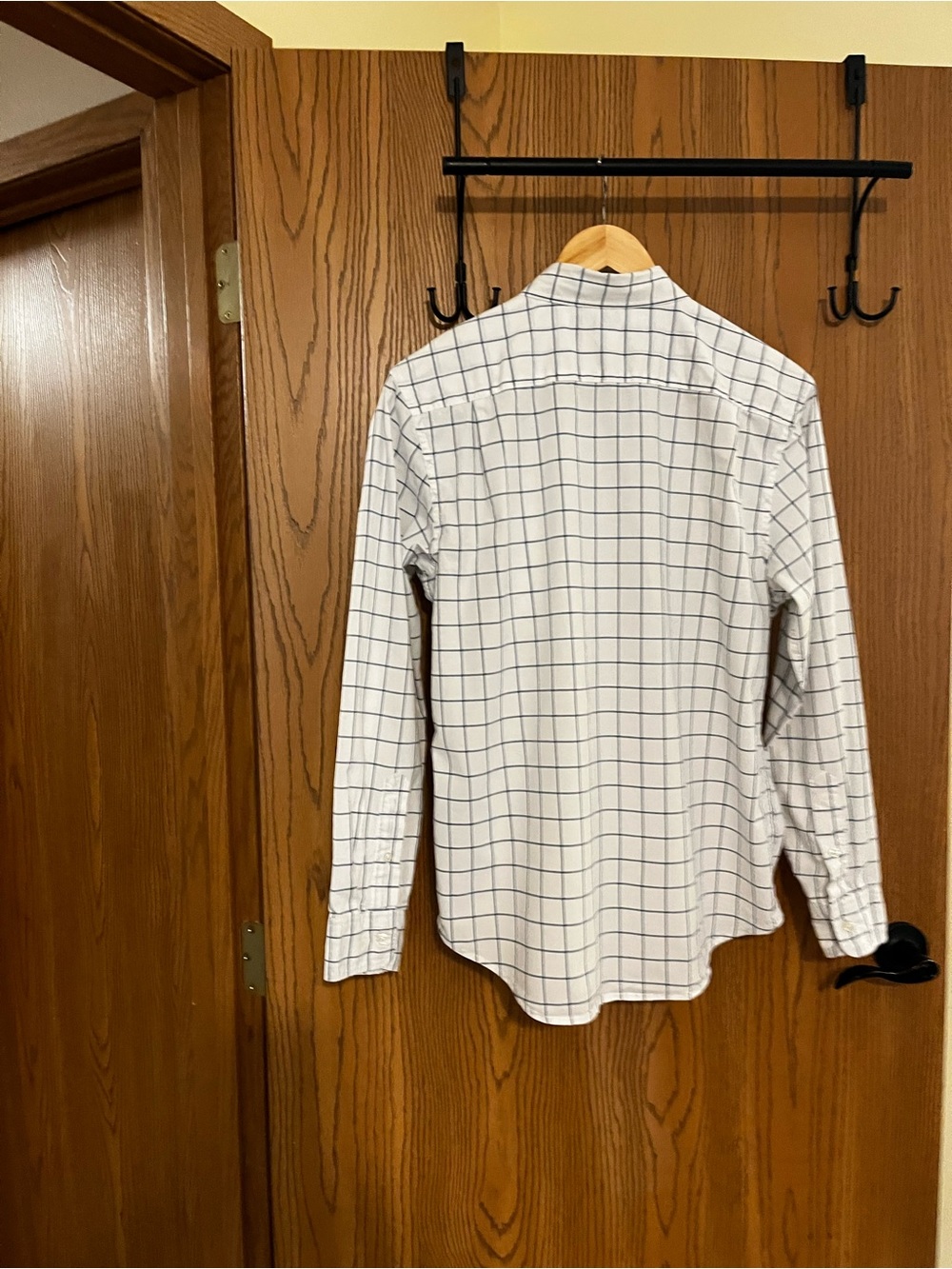 Set of 2 Old Navy Men’s Sz M Everyday Regular Fit Shirts Blue and White - Picture 6 of 7